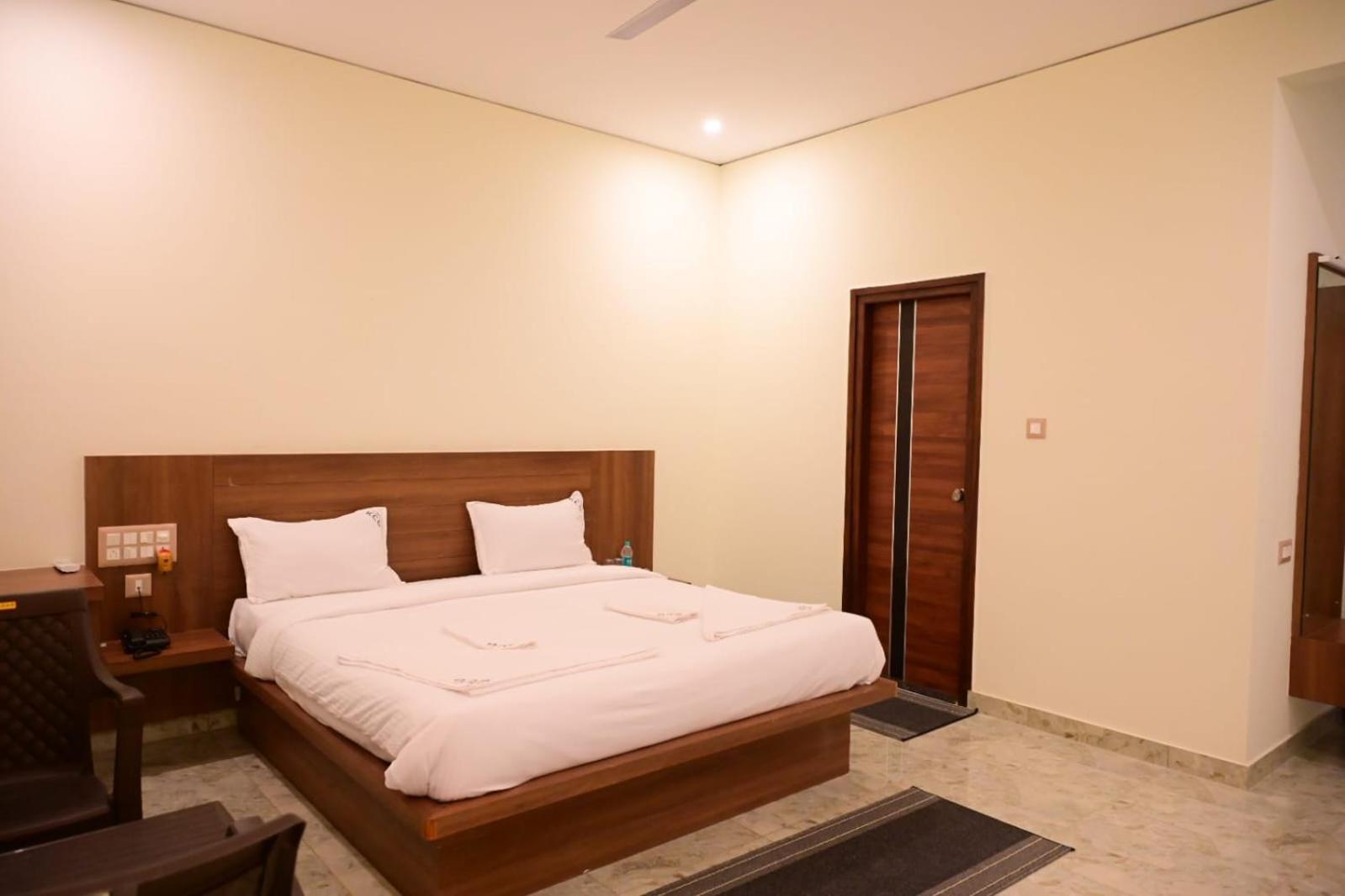 Kcg Residency Otel Maisur Dış mekan fotoğraf