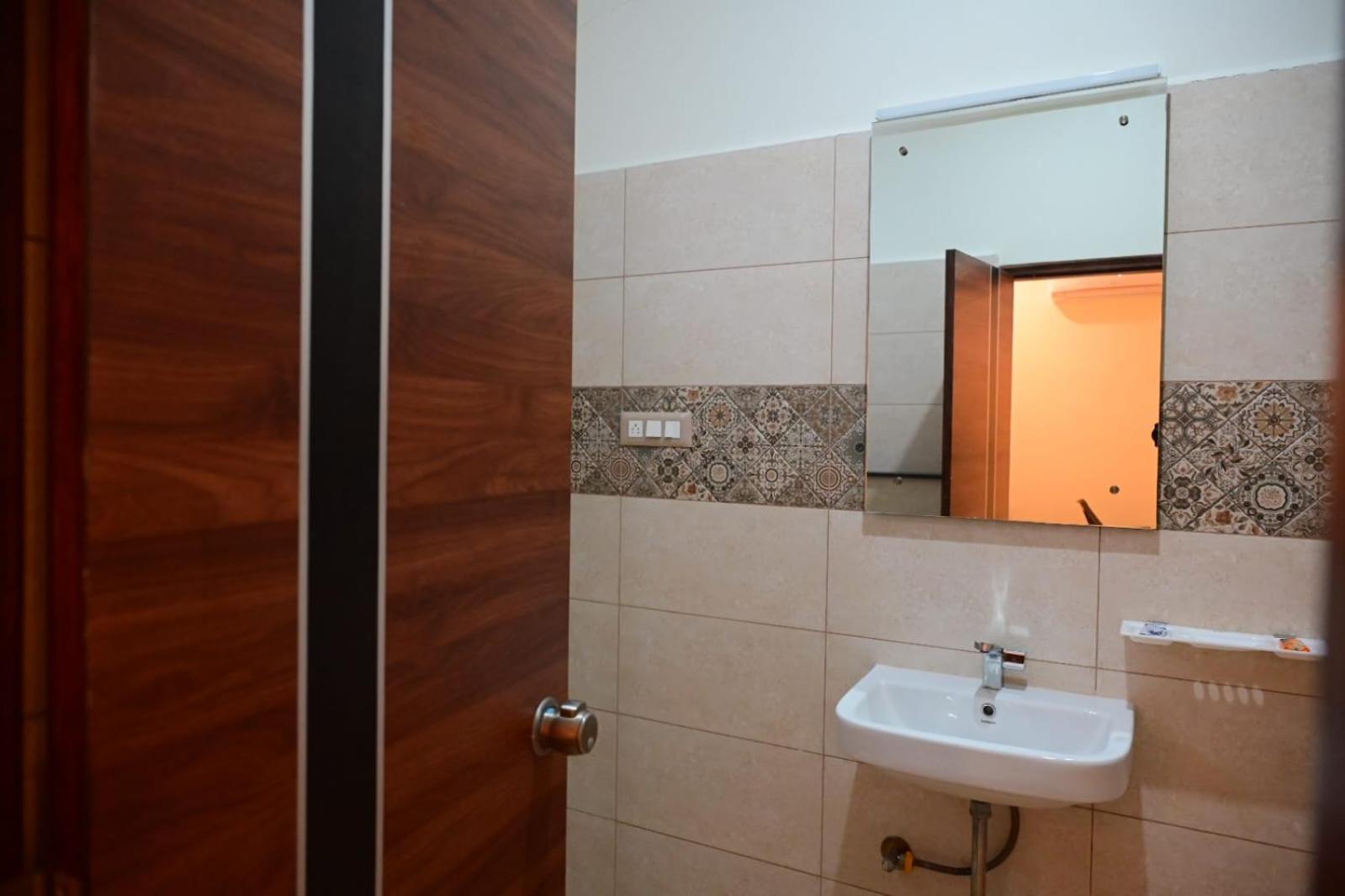 Kcg Residency Otel Maisur Dış mekan fotoğraf