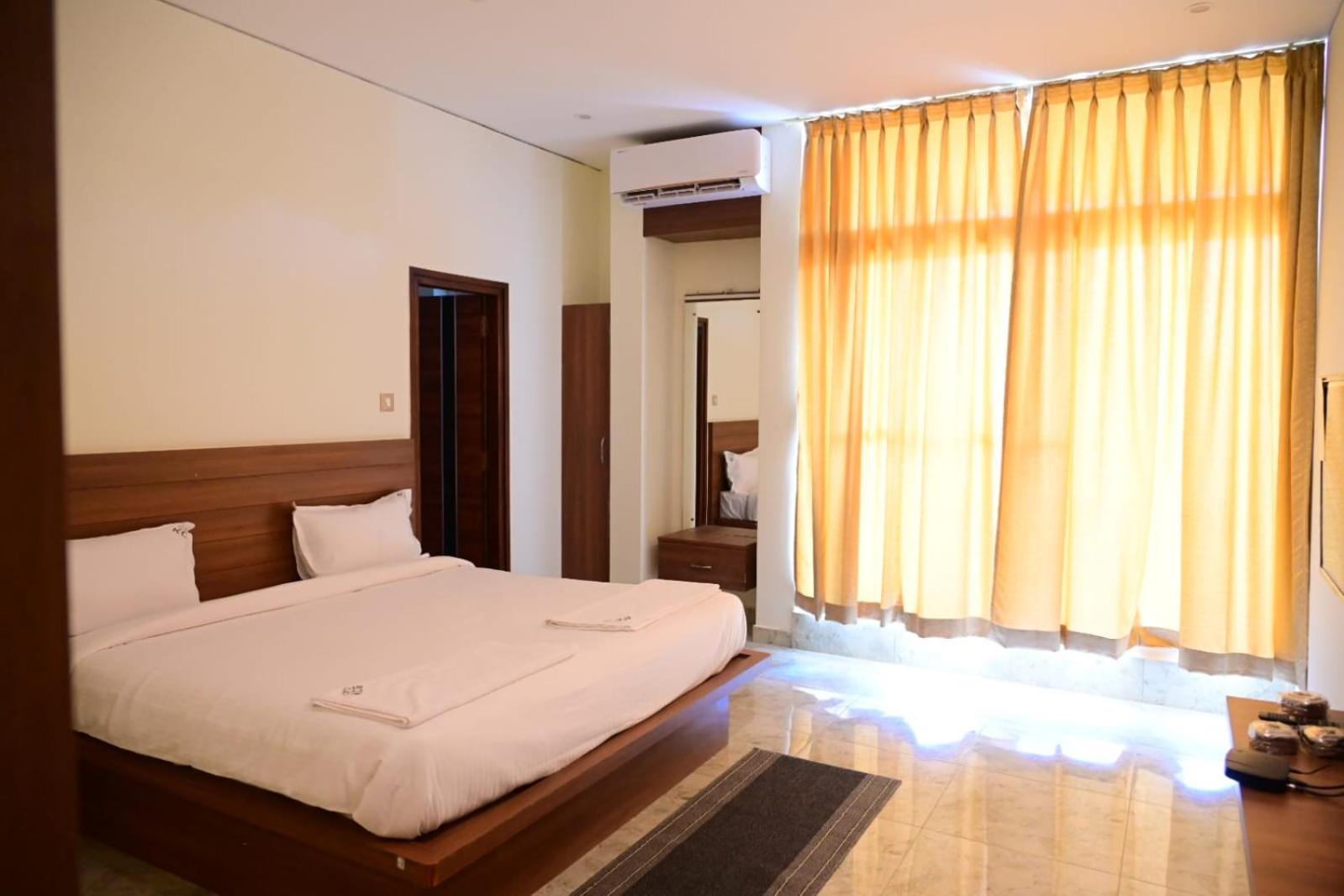 Kcg Residency Otel Maisur Dış mekan fotoğraf